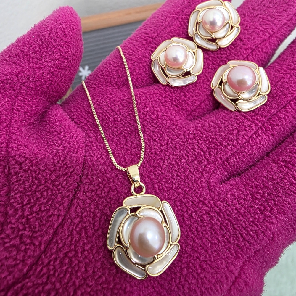 Elegant Gold and Pink Pearl Jewelry Set